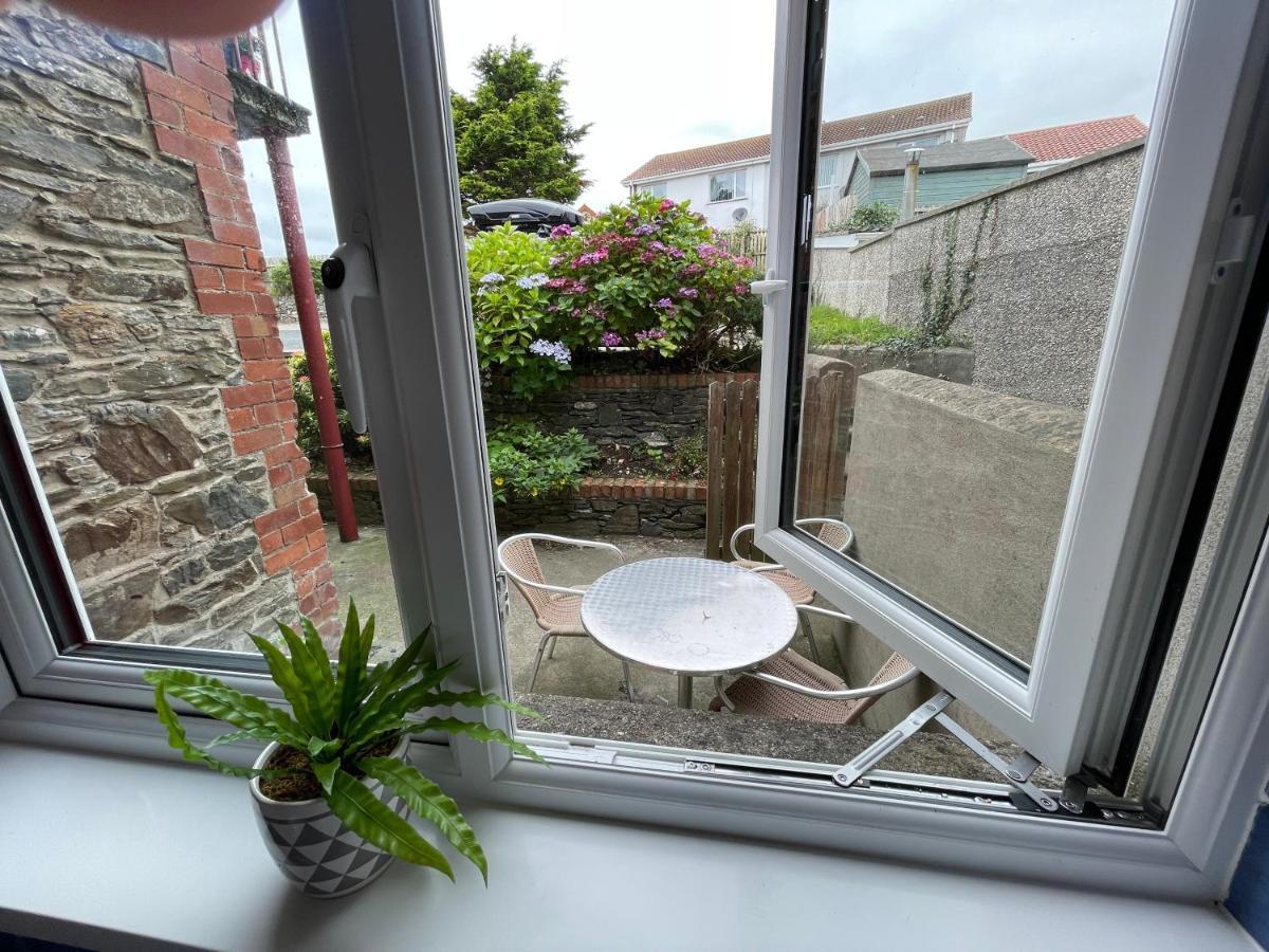 Lovely Apartment Overlooking The Harbour And Bay Ardglass Exterior photo